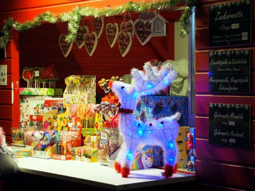 Symbolbild Advent: Süßigkeitenstand