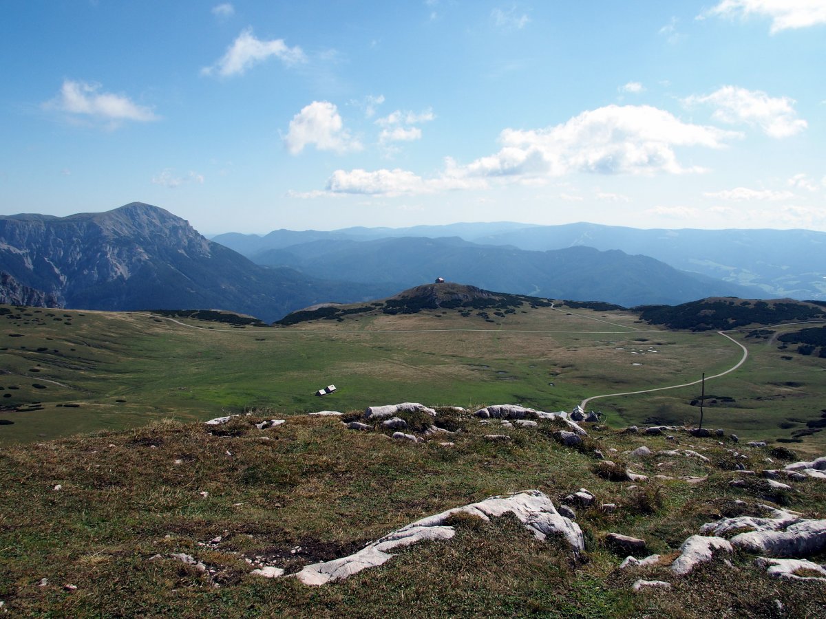 Rax und Schneealpenhaus vom Windberg / Schneealpe / Steiermark