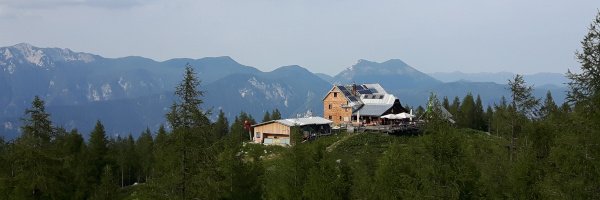 Dümlerhütte im Abendlicht